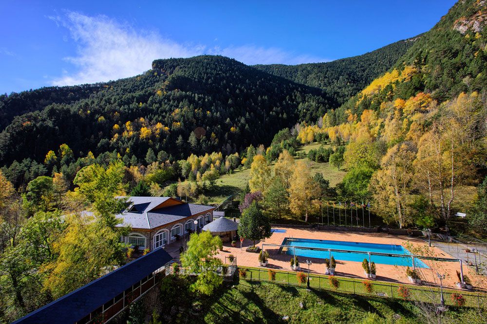 🌺☀️¡PRIMAVERA O VERANO EN EL PIRINEO ANDORRANO!🌲🏞️ Alójate con MEDIA PENSIÓN en un Hotel 4⭐ situado en plena Naturaleza | Arinsal, La Massana