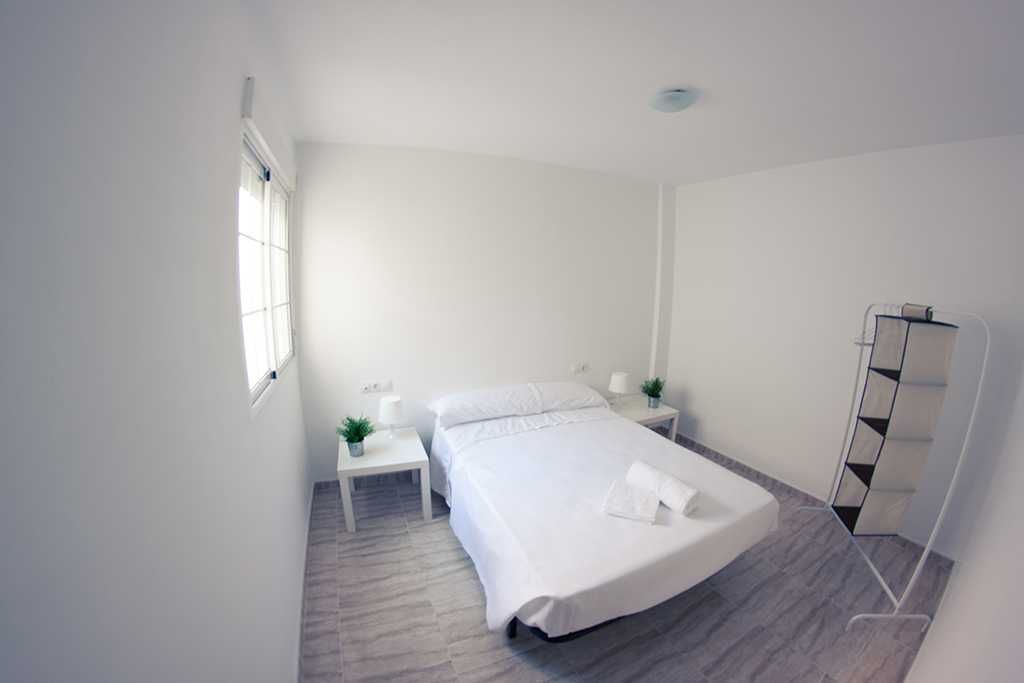Apartamentos H3 Playamar Pintor Rosales 3
