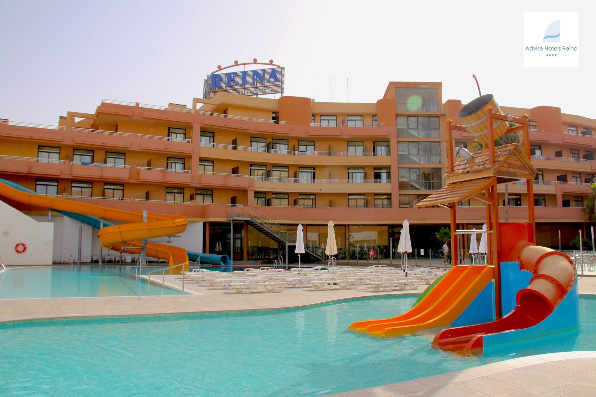 🏖️ ¡VACACIONES EN VERA CON TOBOGANES Y MEDIA PENSIÓN! 🛝Estancia desde 3 noches a pie de playa con media pensión 🏩 Hotel 4* Familiar