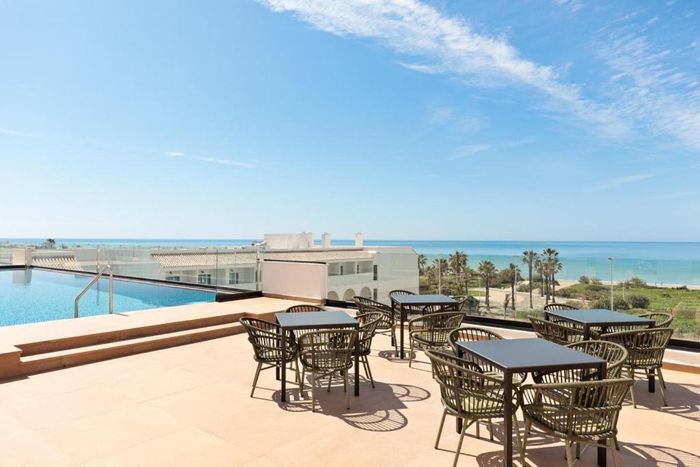 🏖️🔝BEST VILLAGE CHIPIONA  4★ ¡EL NUEVO HOTEL DE LA COSTA DE CÁDIZ!😎🆕 Alójate con desayuno y piscina splash desde 2 noches frente al mar | Chipiona