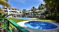 Aparthotel Pueblo el Goleto+Entrada Selwo Pack: Selwo Aventura + Selwo Marina + Teleférico