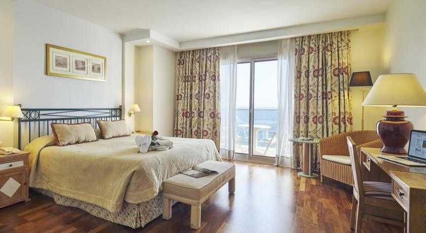 Estival Torrequebrada+Entrada Selwo Marina