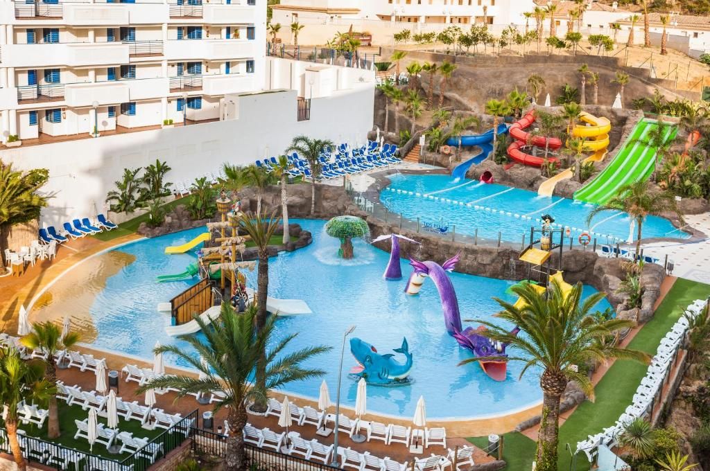 🌞¡VACACIONES FAMILIARES EN BENALMÁDENA!  Hotel 4* con Desayuno y Parque Acuático cerca de la playa | Málaga 🌊