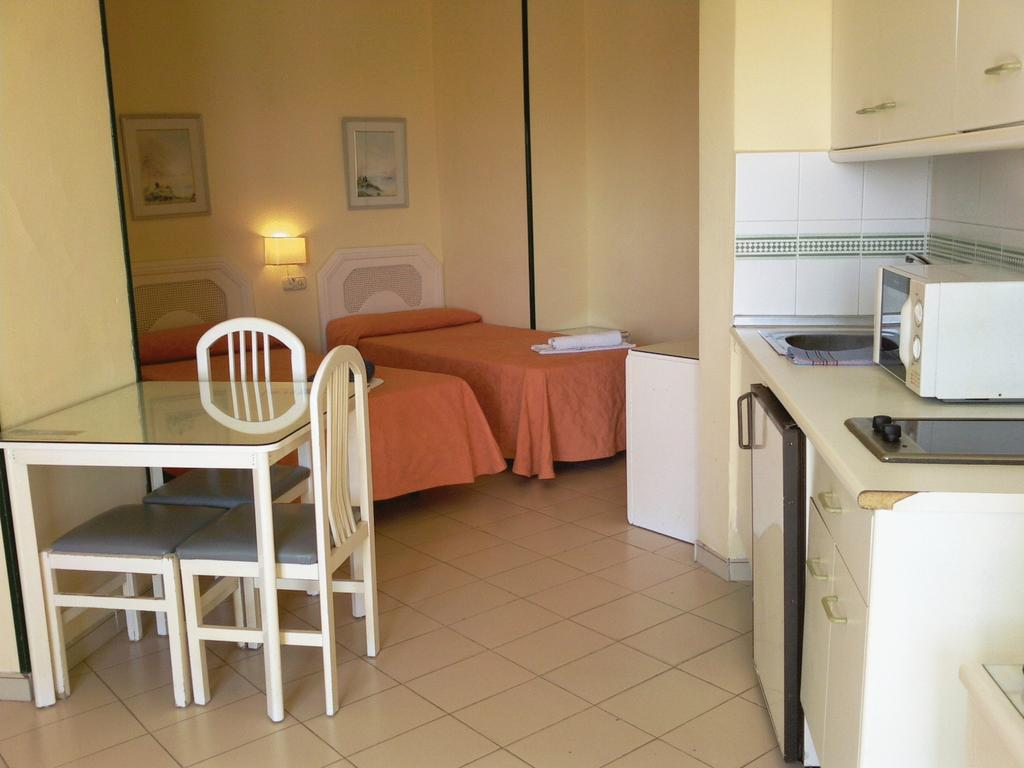 Apartamentos Mediterraneo (Nerja) 3