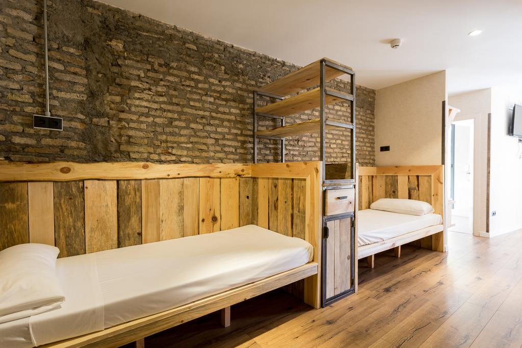 Black Swan Hostel Sevilla 2