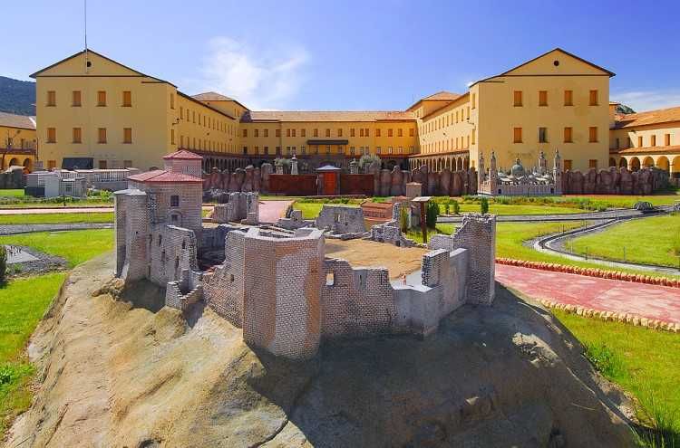 Albergue Pirenarium -1 estrellas en Sabiñánigo