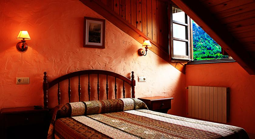 Hostal Casa Lacreu 1 Hostal Casa Lacreu 1