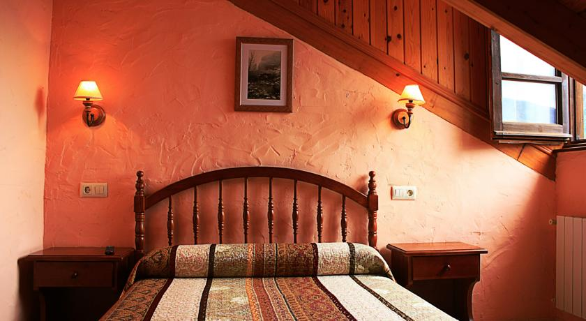 Hostal Casa Lacreu 2 Hostal Casa Lacreu 2