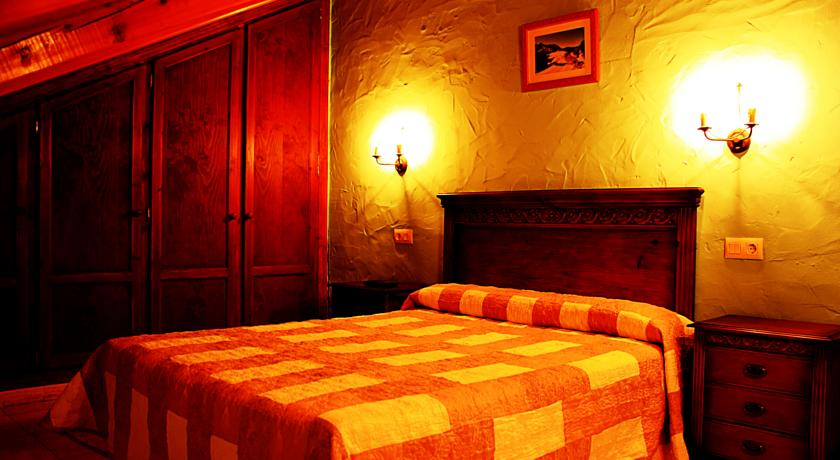 Hostal Casa Lacreu 3 Hostal Casa Lacreu 3