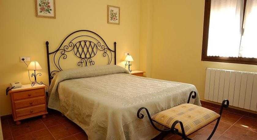 Hostal Masía del Cura+Bilhete Dinópolis