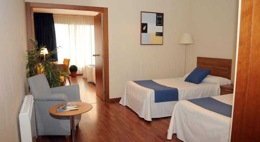 Hotel Suite Camarena Plaza+Bilhete Dinópolis