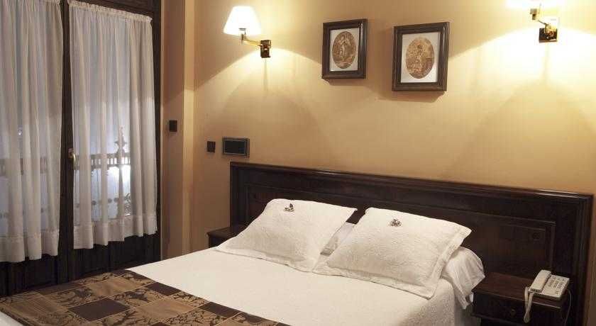 Palacio Arias 3 estrellas en Navia