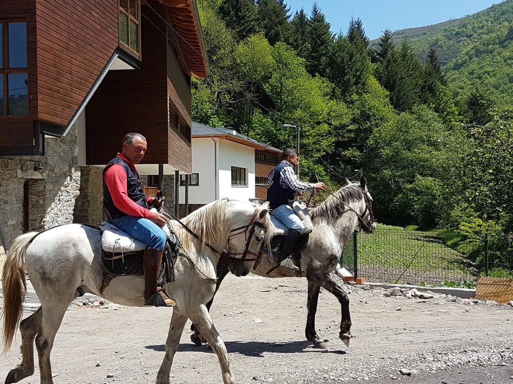 Hotel Rural Las Montañas De Pumar 2 Hotel Rural Las Montañas De Pumar 2