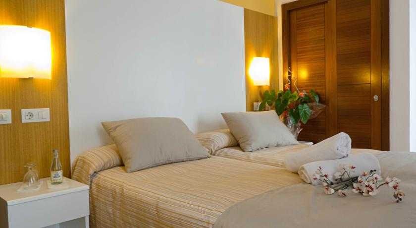 Hostal Residencial Ciutadella+Bilhete Aqua Rock 1 dia
