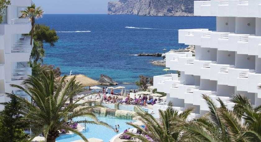 Fergus Style Cala Blanca Suites 3