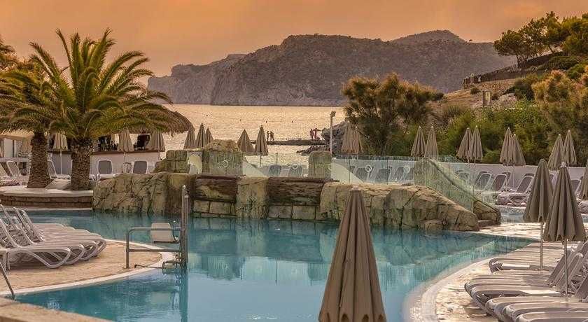 Fergus Style Cala Blanca Suites 1