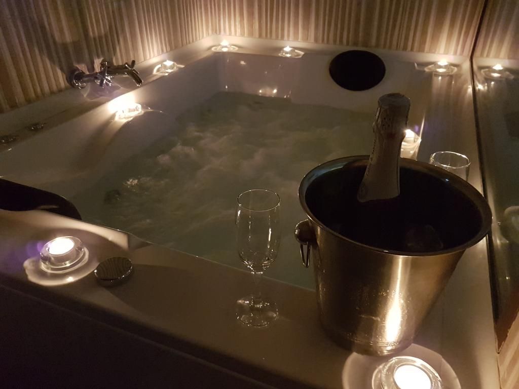 Junior Suites con Jacuzzi 3 Junior Suites con Jacuzzi 3