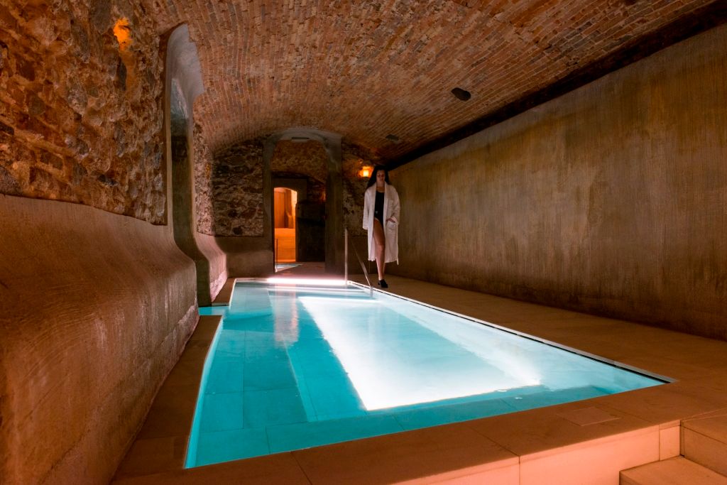 💧ESCAPADA TERMAL CERCA DE BARCELONA | Balneario Termes Victòria 3⭐ con Desayuno y Acceso Espai CEL ♨️ en el casco histórico de Caldes de Montbui