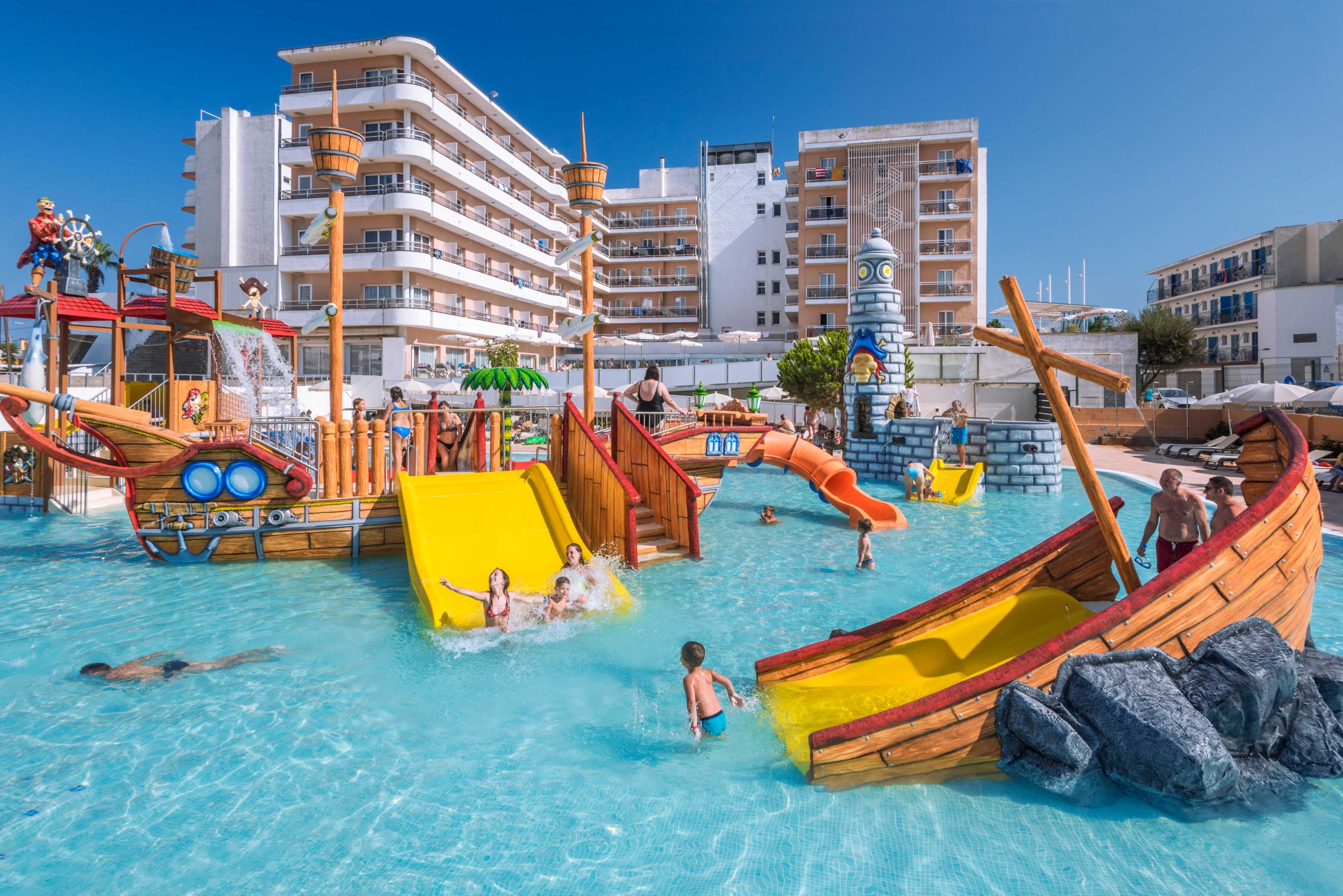 ✨¡COSTA DE BARCELONA! ✨ Hotel Sorra Daurada Splash 4*  con Desayuno y Parque acuático frente a la playa | Malgrat del mar 