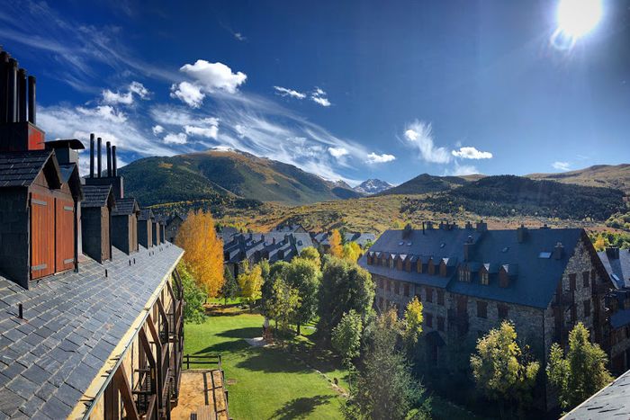 🌄 ¡UN VERANO EN LA VALL DE BOI EN EL PIRINEO DE LLEIDA!🔝 Hotel 3★ de montaña con desayuno y piscina en un entorno natural idílico