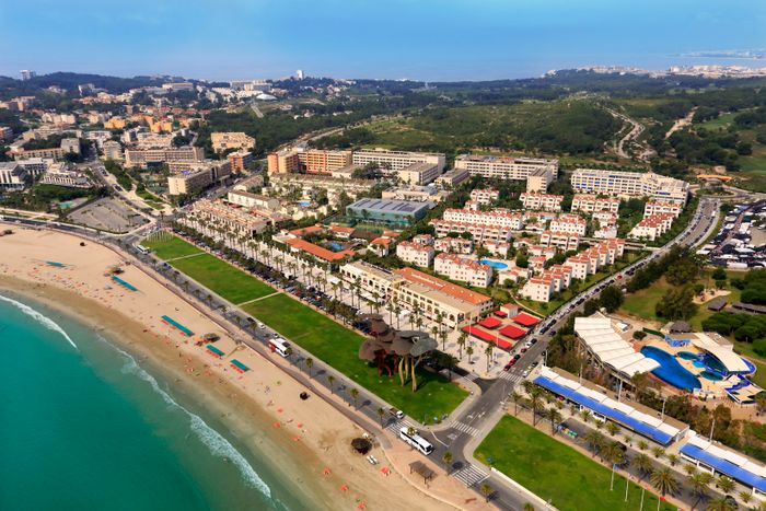 ☀️¡VACACIONES 4* eN SALOU!🌊 Estancia en Estival Park Silmar con Media Pensión desde 2 noches. ¡Escápate y disfruta a un paso de la playa!