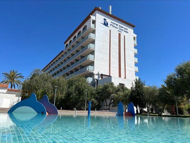 ⭐¡COSTA DE TARRAGONA EN PENSIÓN COMPLETA! 🩴Desde 2 noches: Hotel 3★ familiar con piscina splash y cerca de la playa |  Comarruga