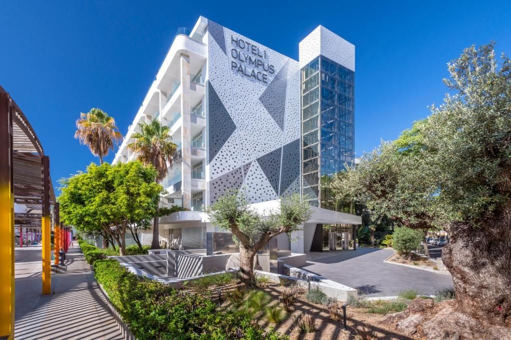 🍂ESTE OTOÑO...¡VEN A SALOU CON MEDIA PENSIÓN!🏖️🥐Alójate en un Hotel 4⭐a 400 metros de la playa  y -20% en la 3ª persona | Tarragona