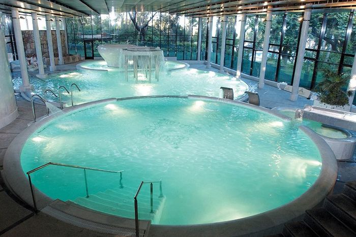 ⛲✨¡EL PARAÍSO TERMAL DE TARRAGONA! ♒🧘‍♀️ Acceso diario a Circuito SPA + Hotel 4⭐ con desayuno en habitación superior en Montbrio ¡Ideal para parejas!