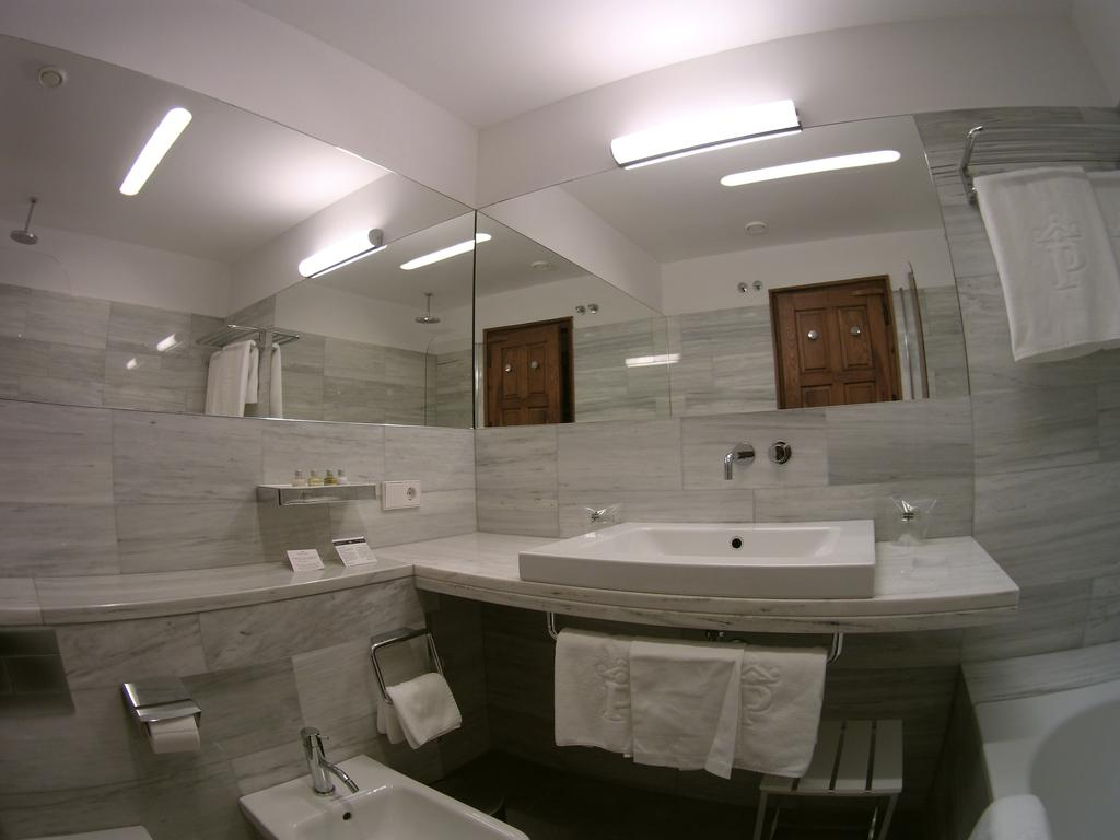 Parador De Santiago De Compostela 2