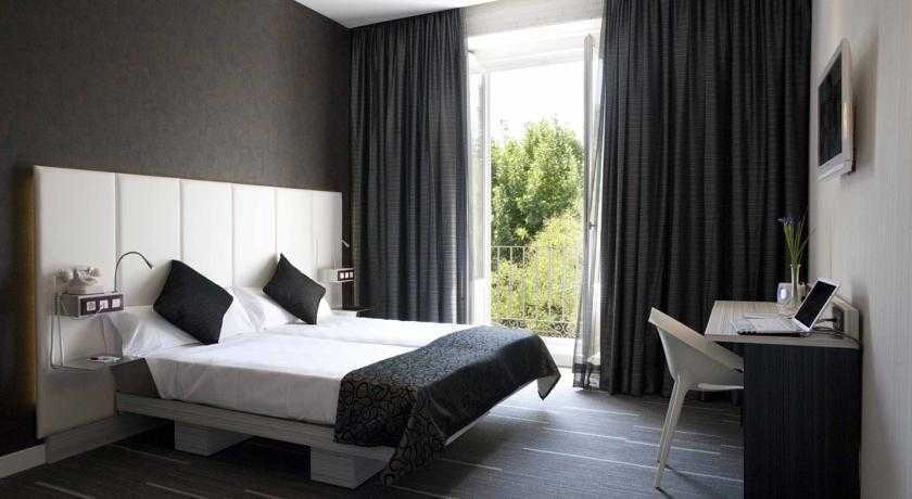 Hotel Petit Palace Santa Barbara 1 Hotel Petit Palace Santa Barbara 1