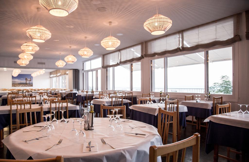 Hotel Carlos III - Alcanar 2 Hotel Carlos III - Alcanar 2