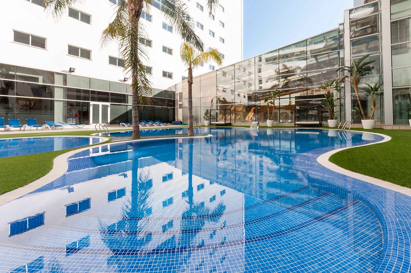 ¡Vacaciones en Gandía Palace 4* ! 💙 ¡Disfruta del verano al ritmo de Djs! 🎶