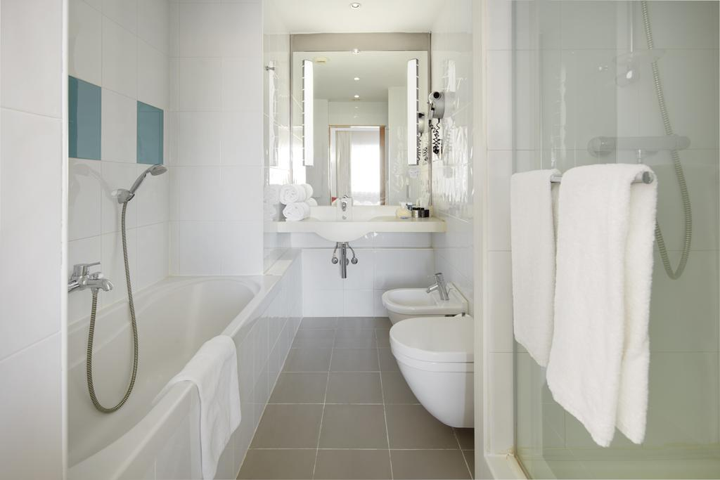 Hotel Puerta de Bilbao 3 Hotel Puerta de Bilbao 3