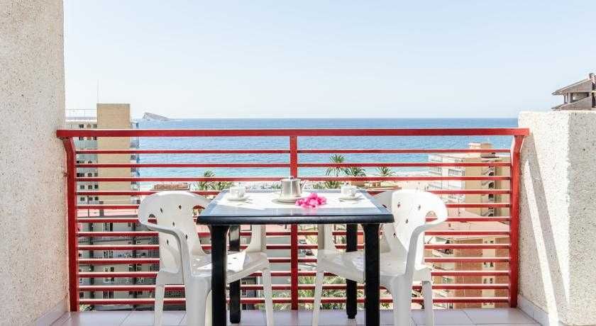 Aparthotel El Faro 2