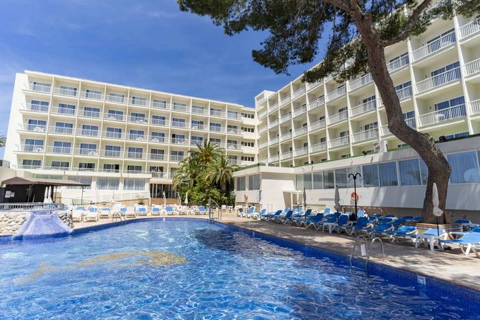 🏝️IBIZA CON TODO INCLUIDO🍸🚢 Desde 3 noches: Ferry con tu coche + Hotel 3* junto a Playa Es Canar y Cala Nova