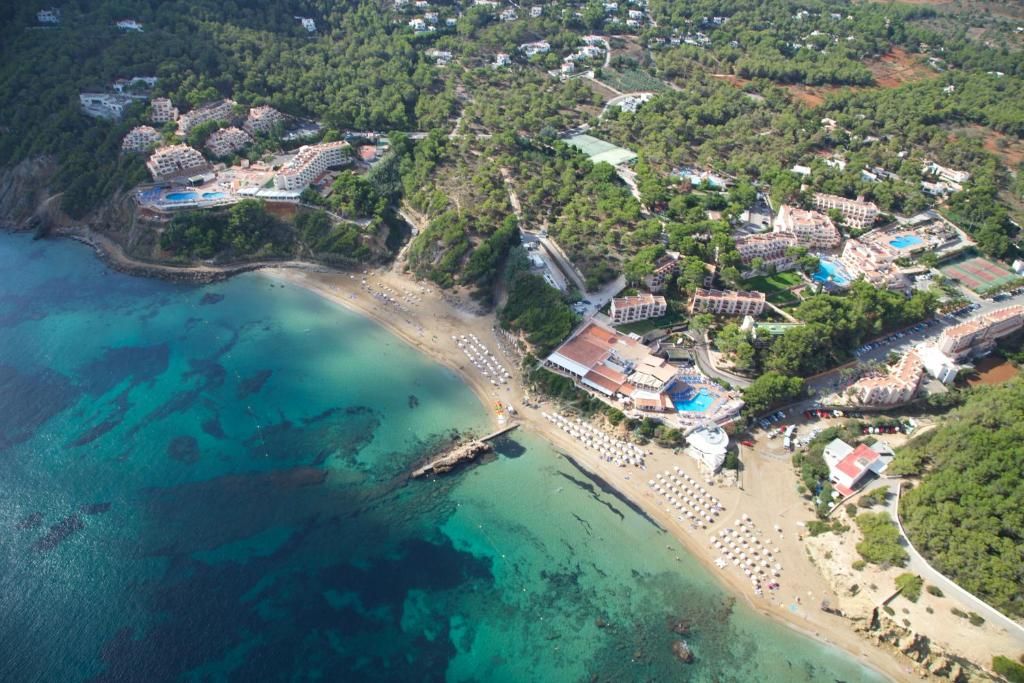 🌅 ¡DESCUBRE EL ENCANTO DE IBIZA!📿Hotel 3*+ Ferry con tu coche a Bordo🏝️ 🌅 ¡DESCUBRE EL ENCANTO DE IBIZA!📿Hotel 3*+ Ferry con tu coche a Bordo🏝️