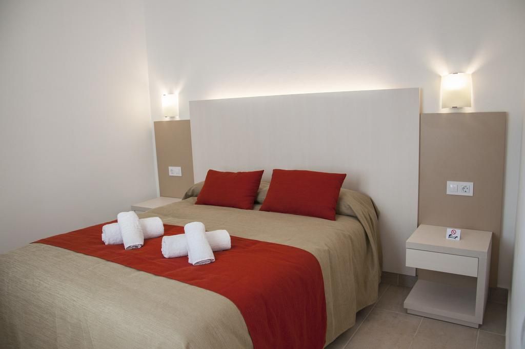 Apartahotel Menorcamar (Adults only) 3