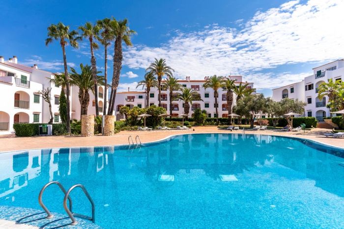 🌞 MENORCA LOW COST: VIVE UNAS VACACIONES CIEN POR CIEN MEDITERRÁNEAS 🚢 Viaje en Ferry con tu coche a bordo + 3 noches de estancia | Cala en Blanes