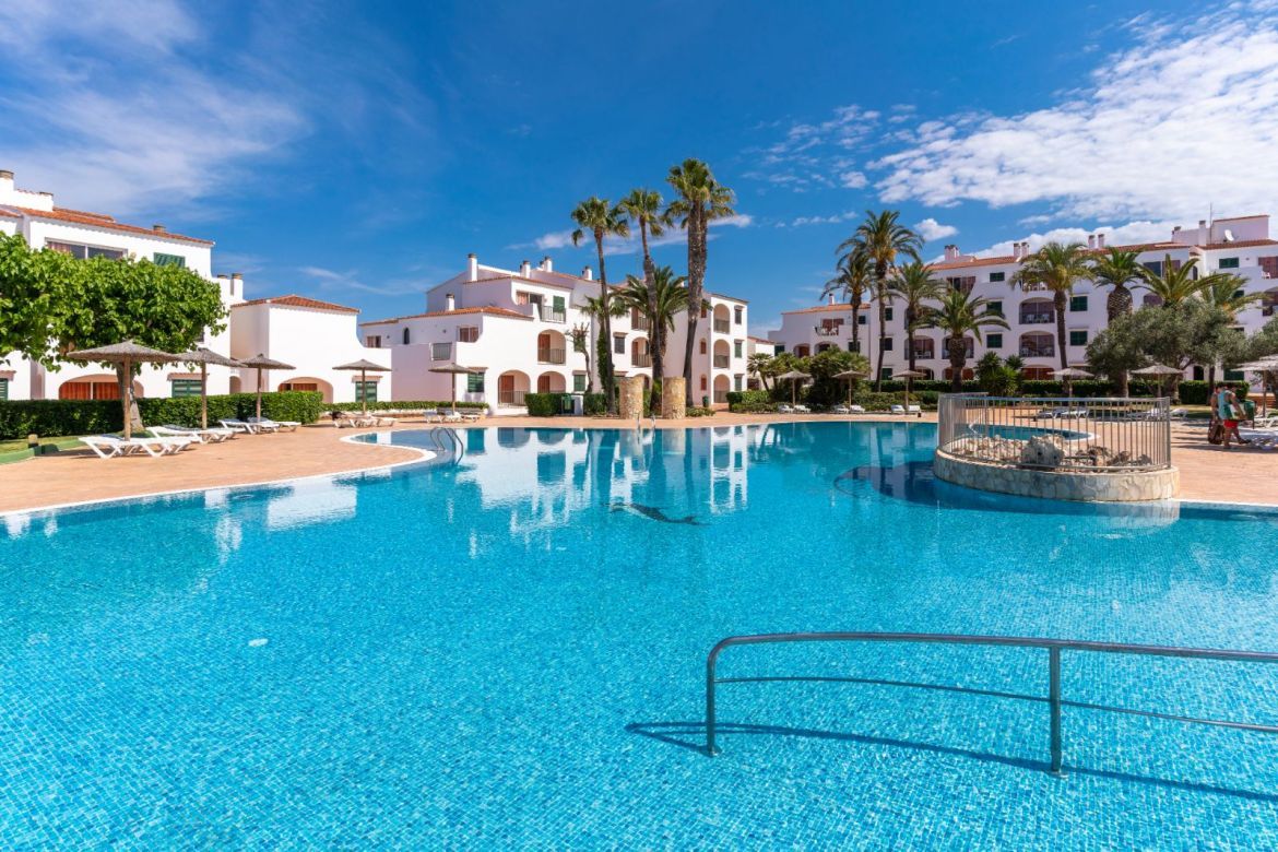 ⛵☀MENORCA CERCA DE LAS MEJORES PLAYAS 🍉💦 Estancia desde 4 noches en Apartamentos + Ferry con tu coche a bordo | Cala en Blanes ⭐