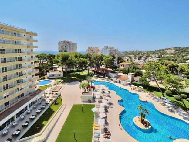 🏝️¡MEDIA PENSIÓN EN MALLORCA EN FAMILIA!👨‍👩‍👧‍👦🚢 Desde 4 noches: Ferry con tu coche + Hotel 4⭐ con -25% en niños y 🛏️Junior Suite | Cala Millor