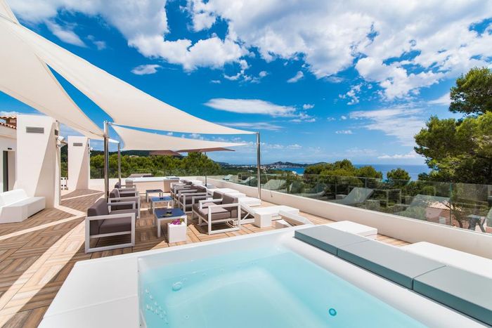 🏝️🚢 ¡MALLORCA 2027: SEMANA SANTA Y VERANO! ☀️🚗 Desde 4 noches: Ferry con tu coche + Hotel 4★ con desayuno y actividades | Cala Ratjada