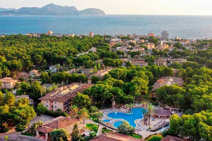 🌅✨ ¡VERANO EN MALLORCA! Desde 4 noches: Ferry con coche + Apartahotel 4★ con piscina y excelente ubicación | Can Picafort