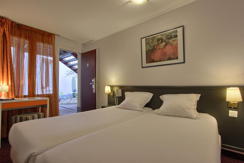 At Gare Du Nord+Bilhete Astérix 1 dia