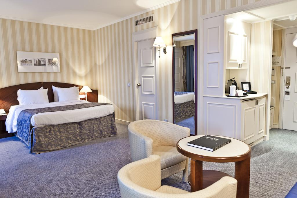 Le Chatelain Hotel 3