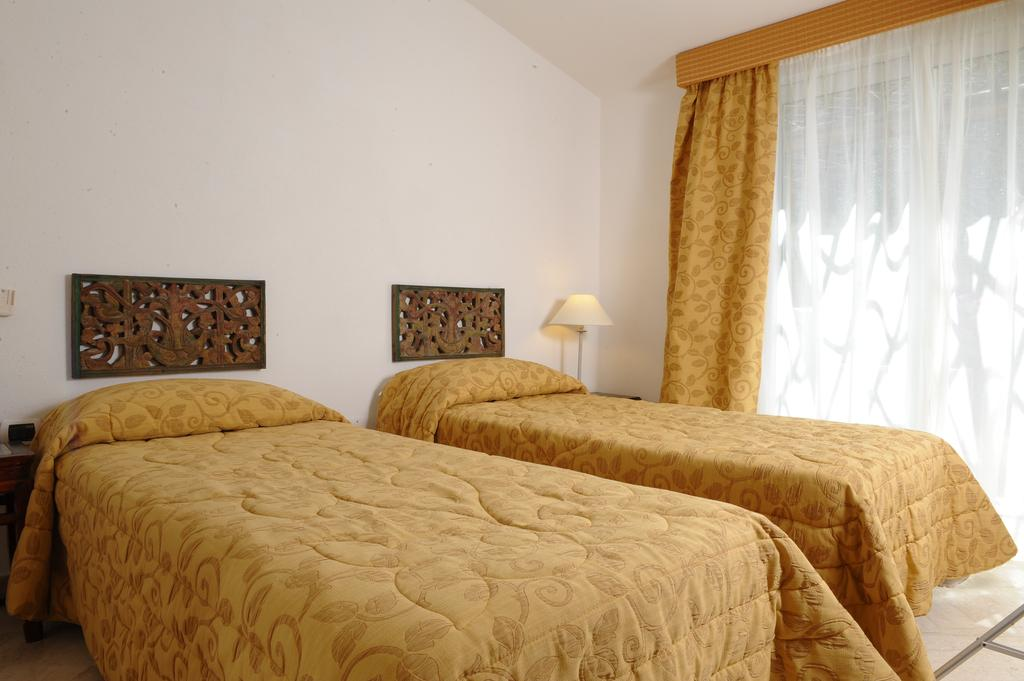 Grand Hotel Poltu Quatu 2 Grand Hotel Poltu Quatu 2