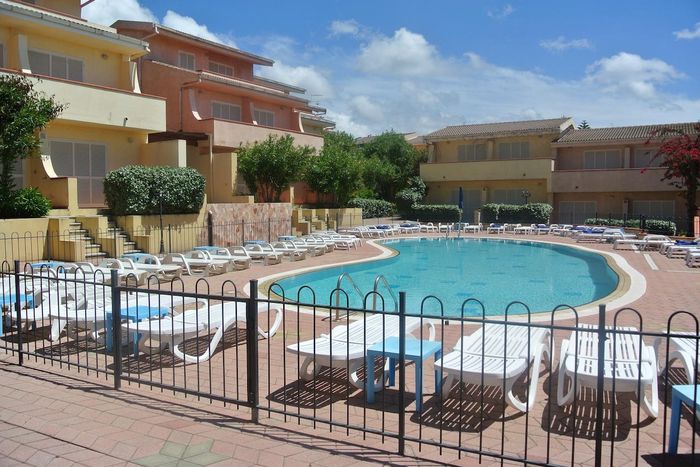 🏝️ ESCÁPATE A CERDEÑA ESTE VERANO✨Ferry con tu coche, apartamentos con piscina y 8 noches en Badesi para recorrer la isla con total libertad 🚢🚗✨