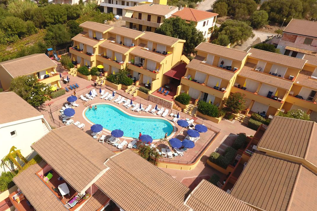 🤿 ¡NO TE PIERDAS CERDEÑA ESTE VERANO! 🌞 Ferry + Coche + Apartamento con piscina a 5 min de la playa 