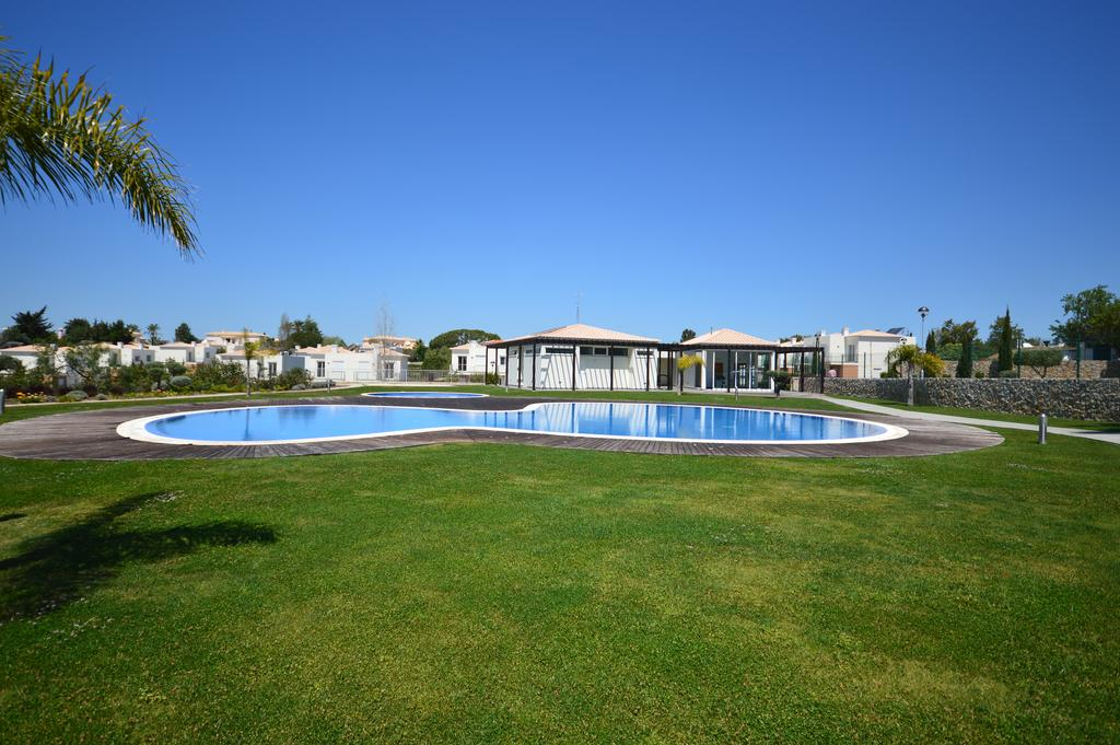 Moradias de verão junto à Praia do Carvoeiro