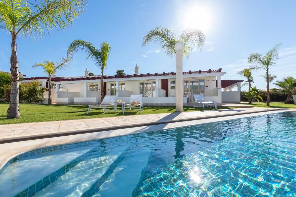 🤍 Relaxe no Conforto de um Requintado Hotel 4* em Ferragudo 🤩