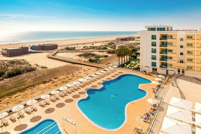💙 Espetacular Hotel 4* em Primeira linha de Praia | Monte Gordo
